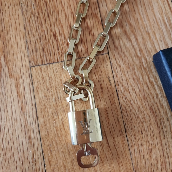 Authentic Louis Vuitton lock pendant - Picture 2 of 10